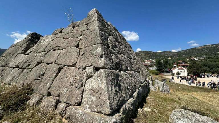 Piramida ellinikou argoys