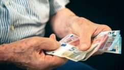 CREATOR: gd jpeg v1.0 (using IJG JPEG v62), quality =